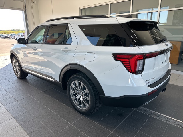 2025 Ford Explorer photo 4