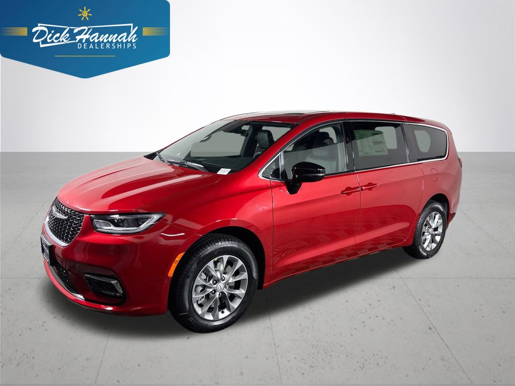 2026 Chrysler Pacifica Limited's photo