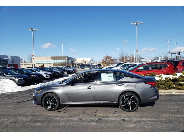 2025 Nissan Altima SR photo 5