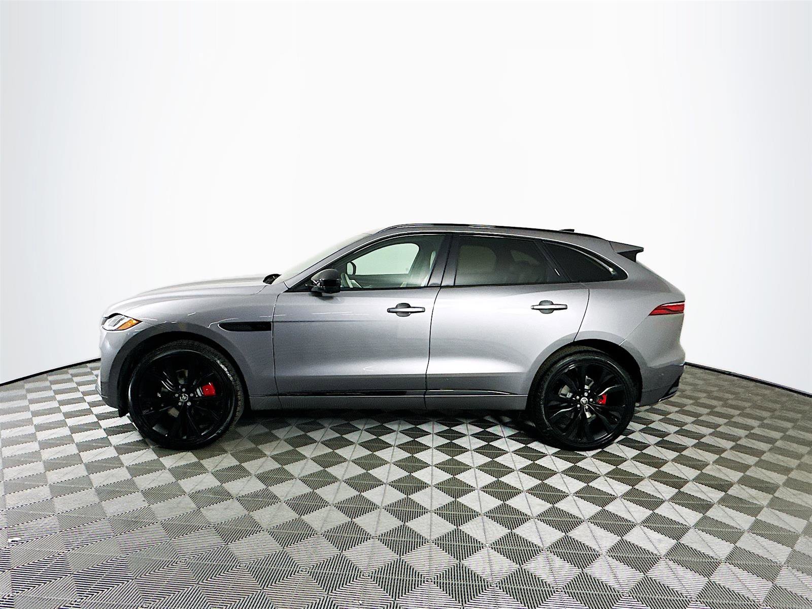 2025 Jaguar F-PACE P400 R-Dynamic S photo 8