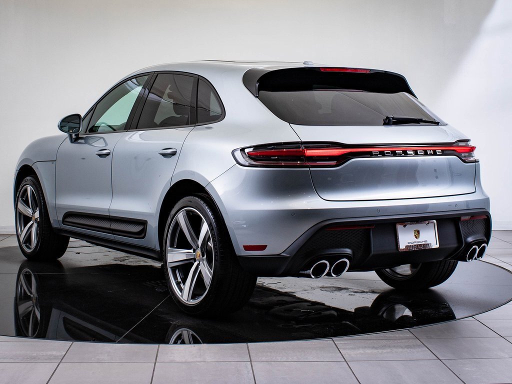 2025 Porsche Macan T photo 3