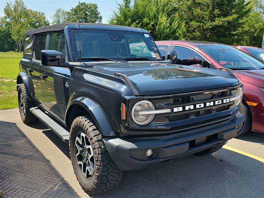 2022 Ford Bronco Outer Banks photo 2