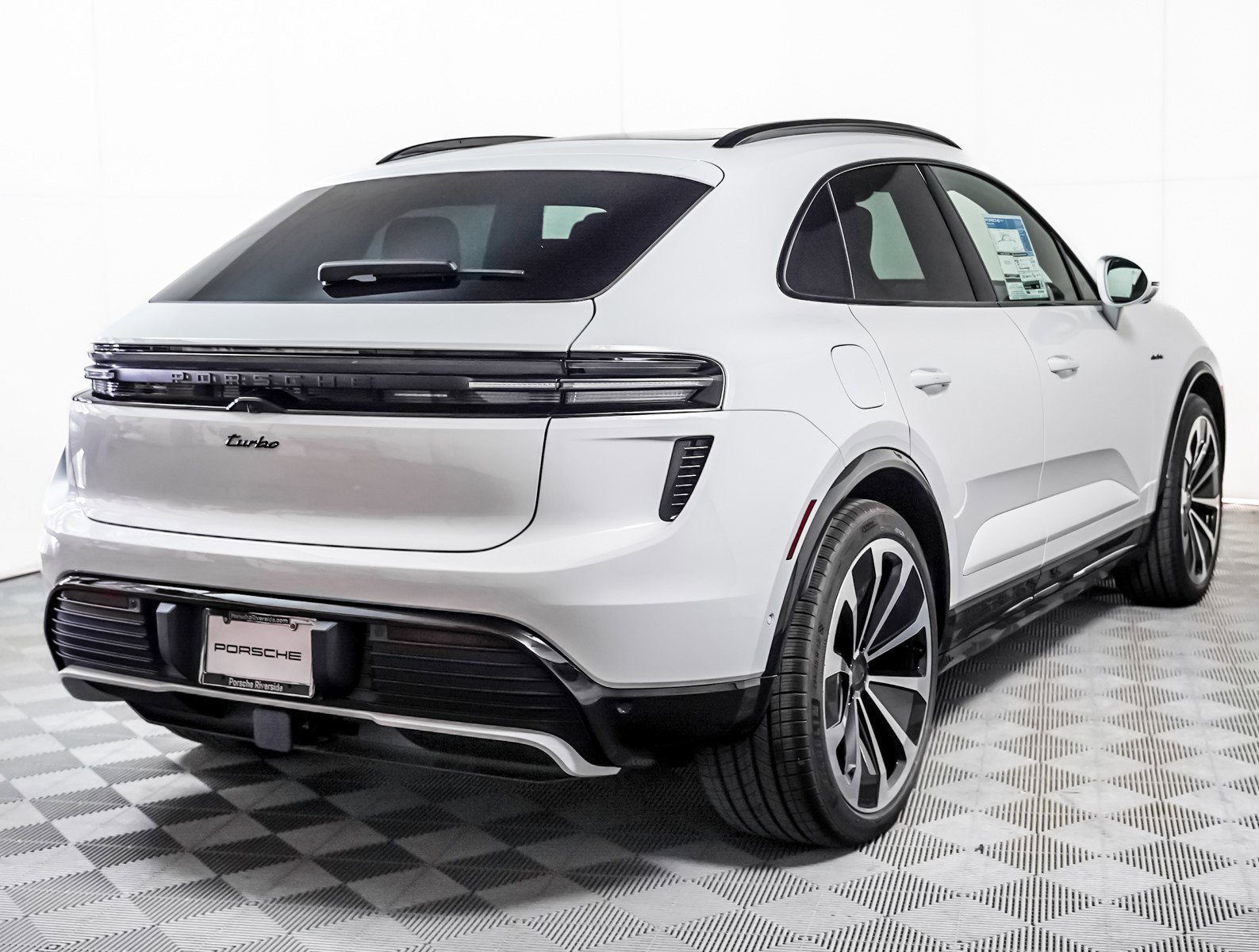2025 Porsche Macan Electric Turbo photo 10