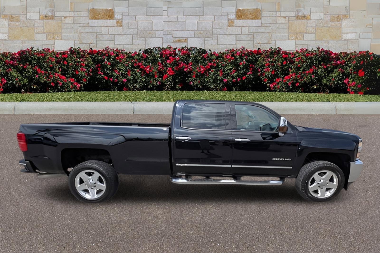 2015 Chevrolet Silverado 2500HD LTZ photo 2