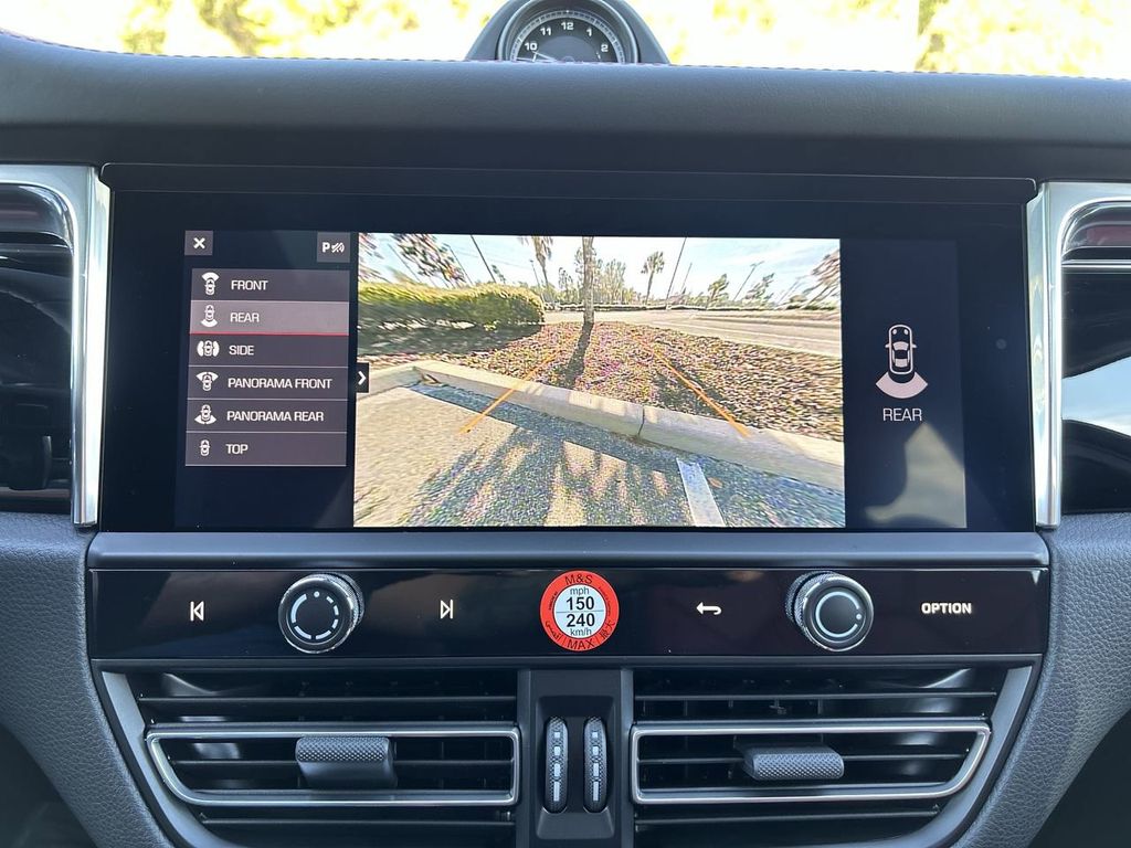 2025 Porsche Macan Base photo 21