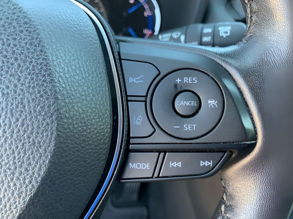 2022 Toyota RAV4 Hybrid XSE photo 23