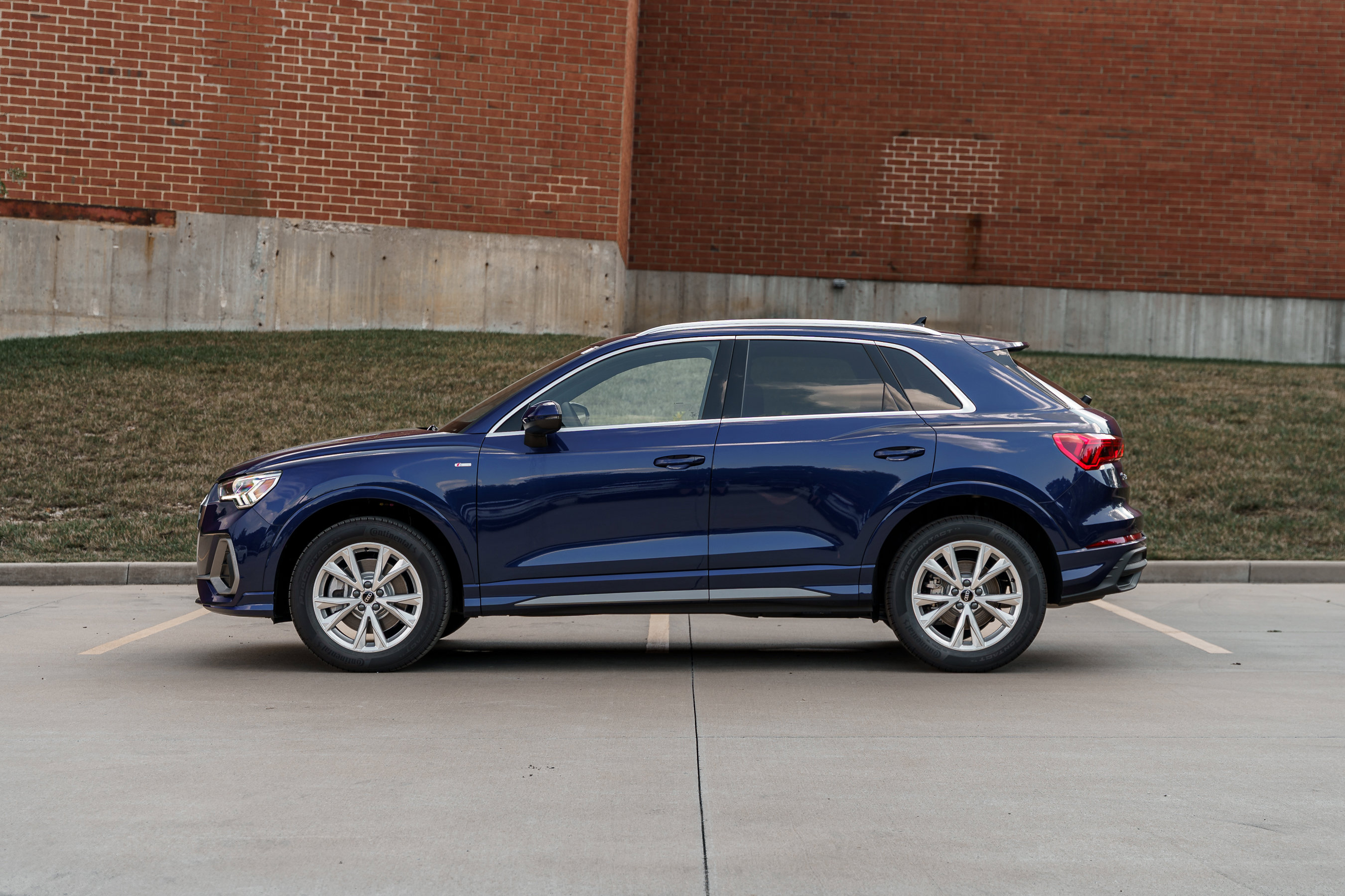 2025 Audi Q3 S line Premium photo 6