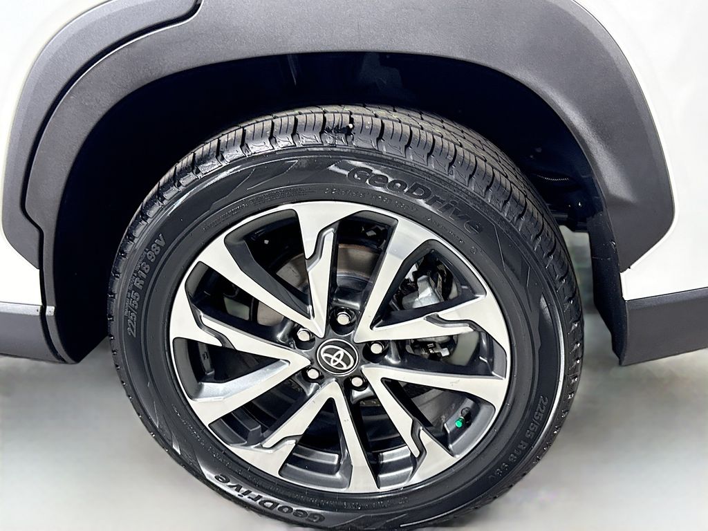 2023 Toyota Corolla Cross XLE photo 29