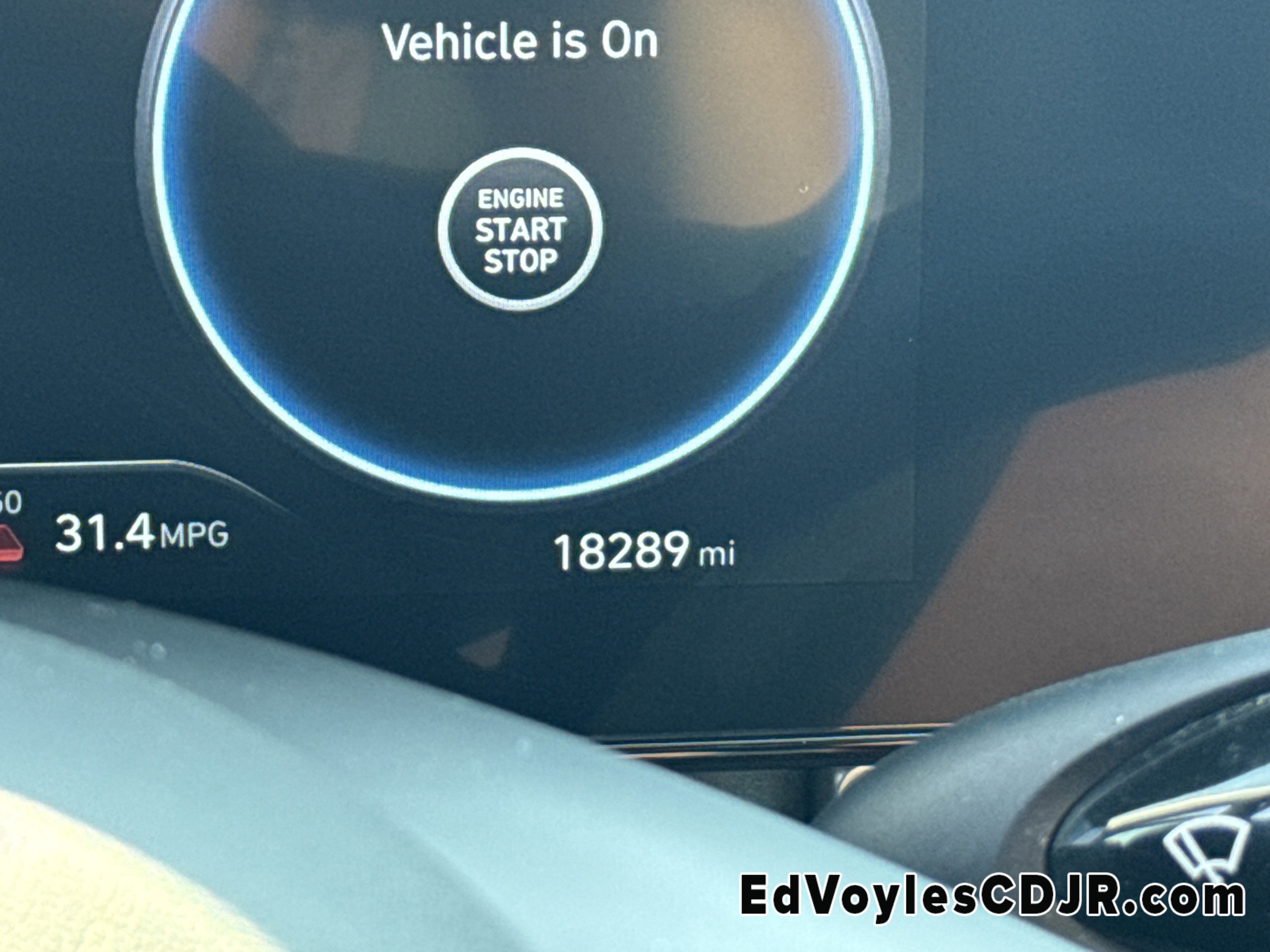 2024 Hyundai Elantra SEL photo 3