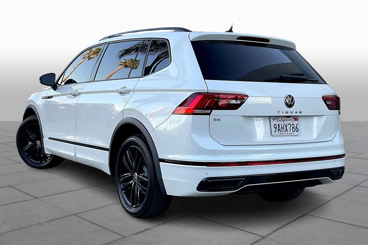 2022 Volkswagen Tiguan SE R-Line Black photo 4
