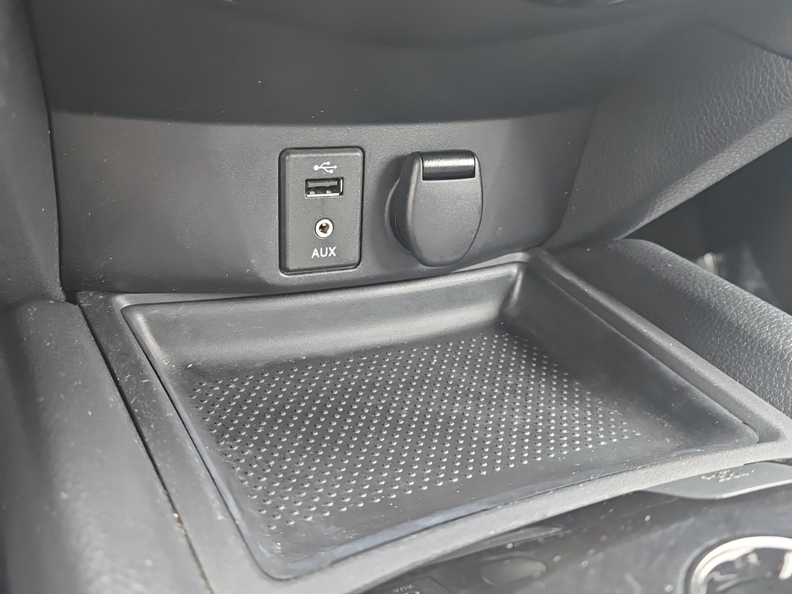2016 Nissan Rogue SV photo 24