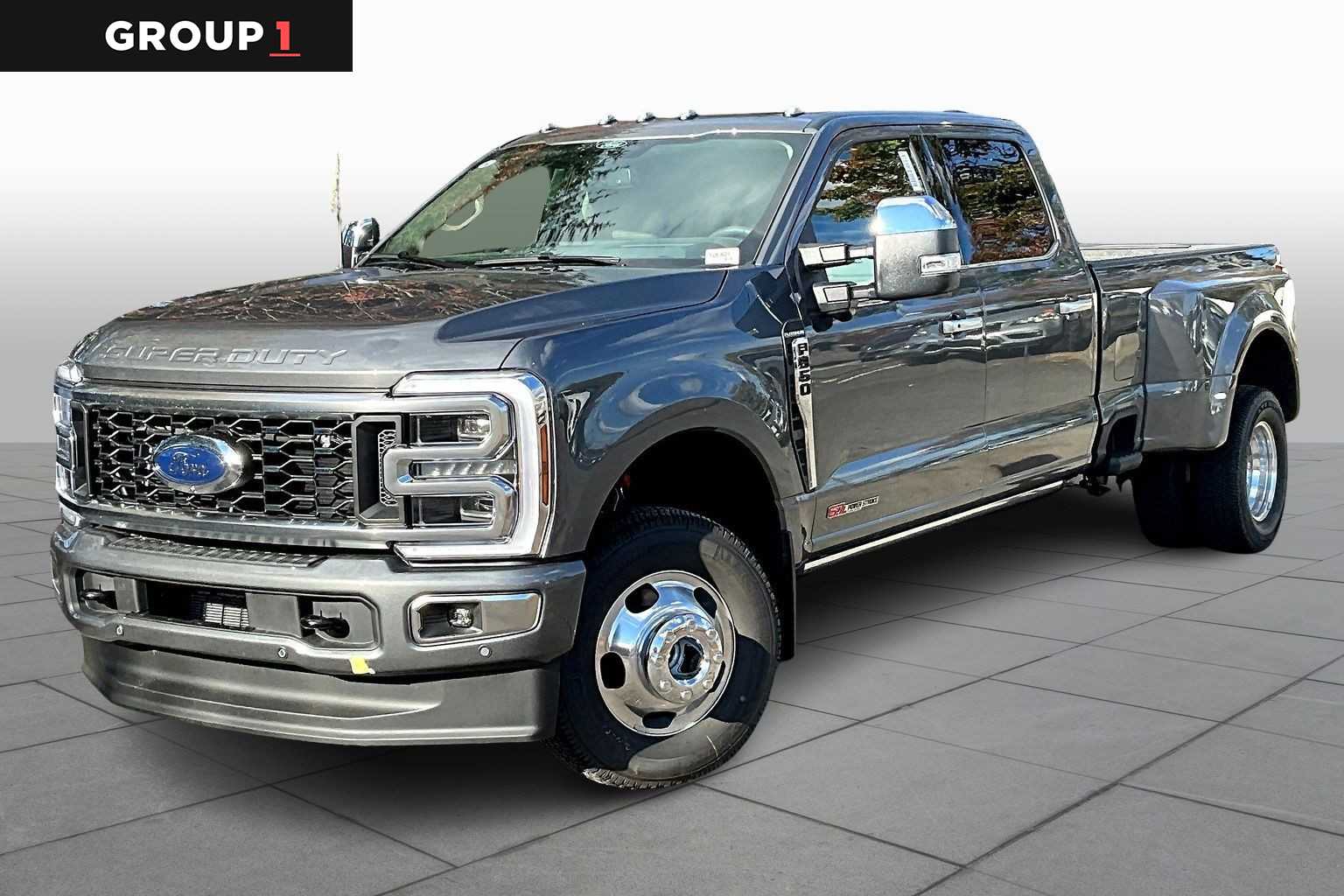 2026 Ford F-350 Super Duty Platinum's photo
