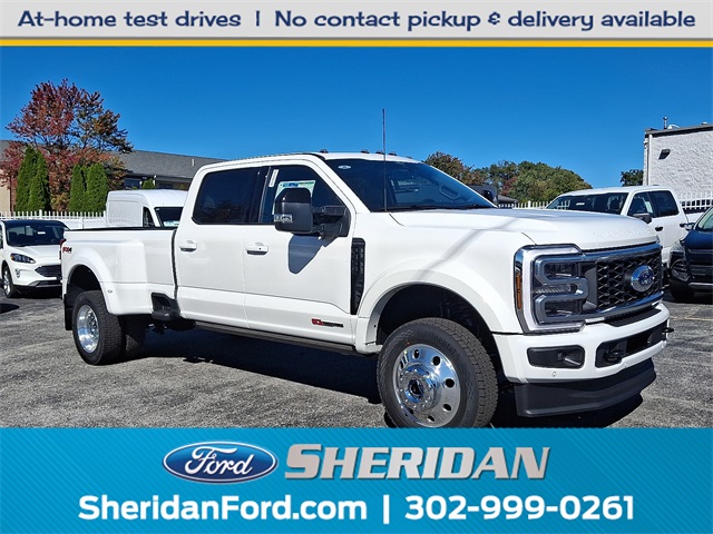2026 Ford F-450 Super Duty Platinum's photo