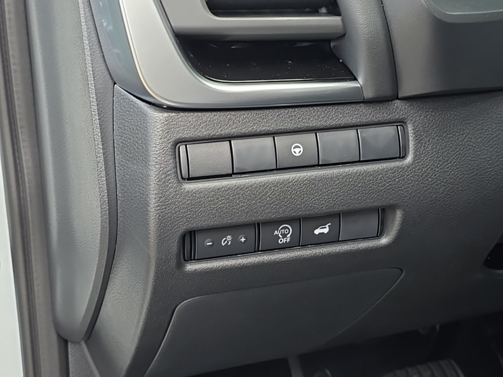 2026 Nissan Rogue SV photo 8