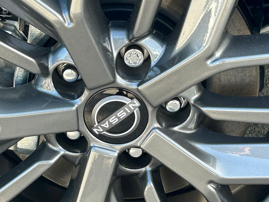 2025 Nissan Rogue S photo 16