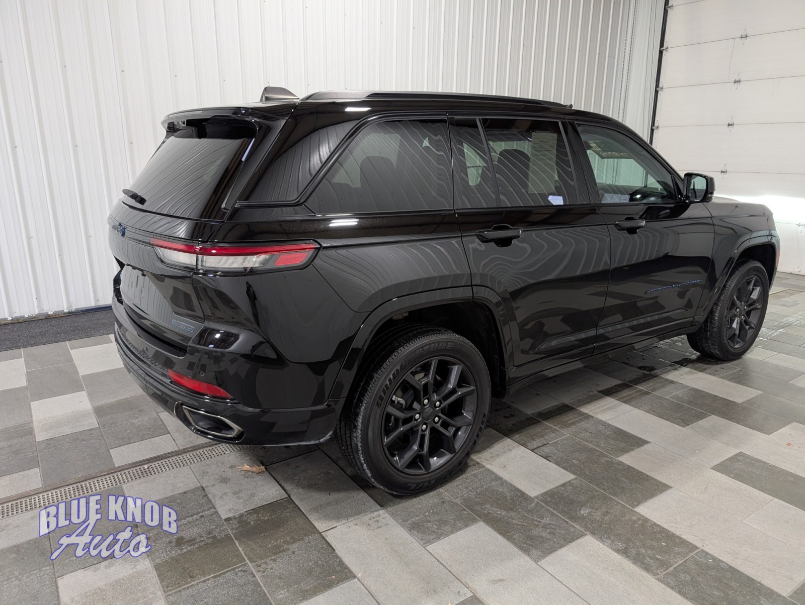 2023 Jeep Cherokee 80th Anniversary Edition photo 3