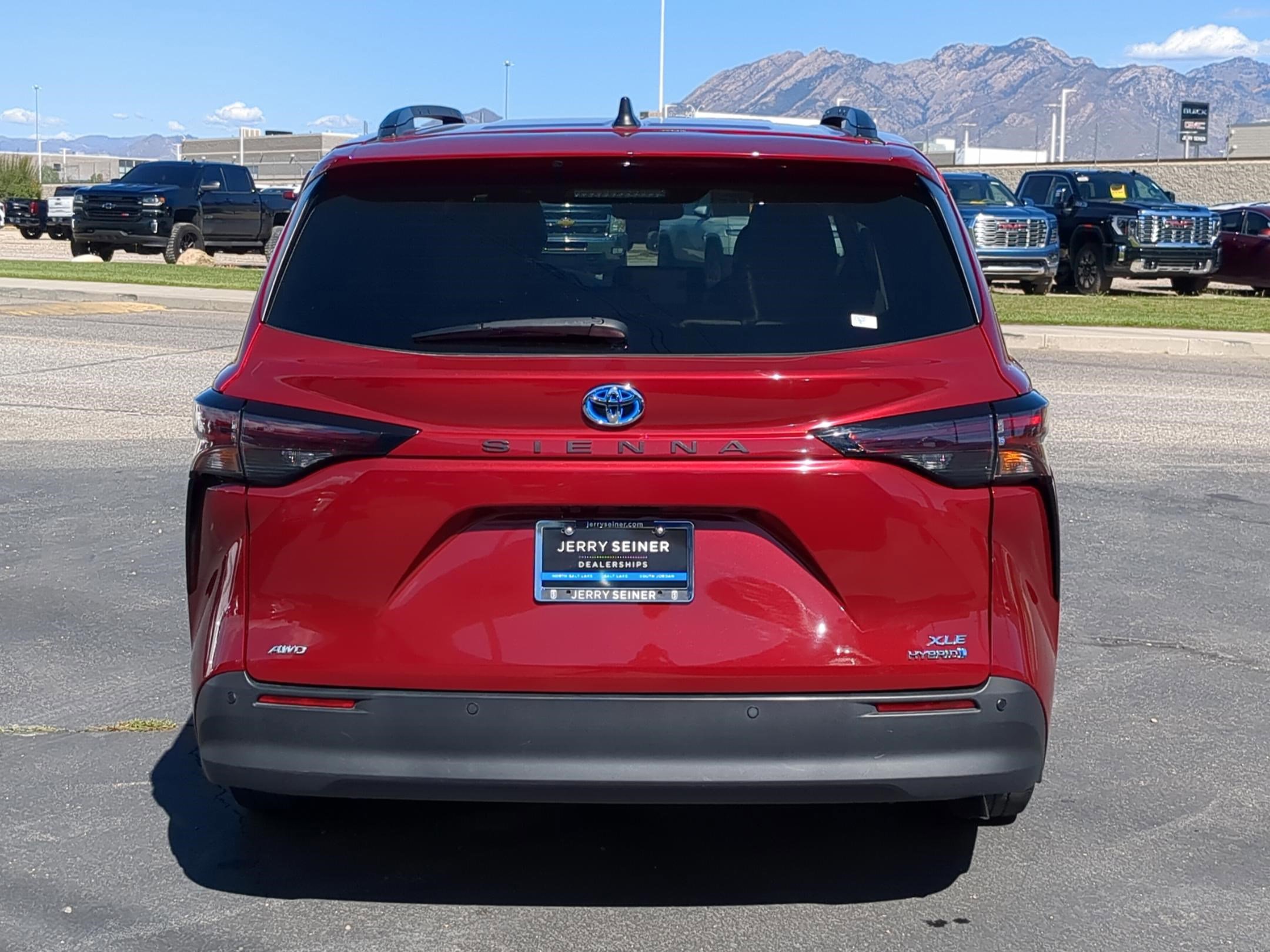 2023 Toyota Sienna XLE photo 4