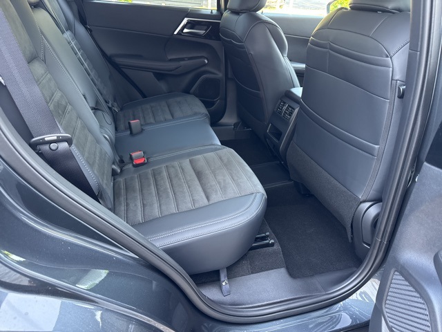 2025 Mitsubishi Outlander PHEV SE photo 28