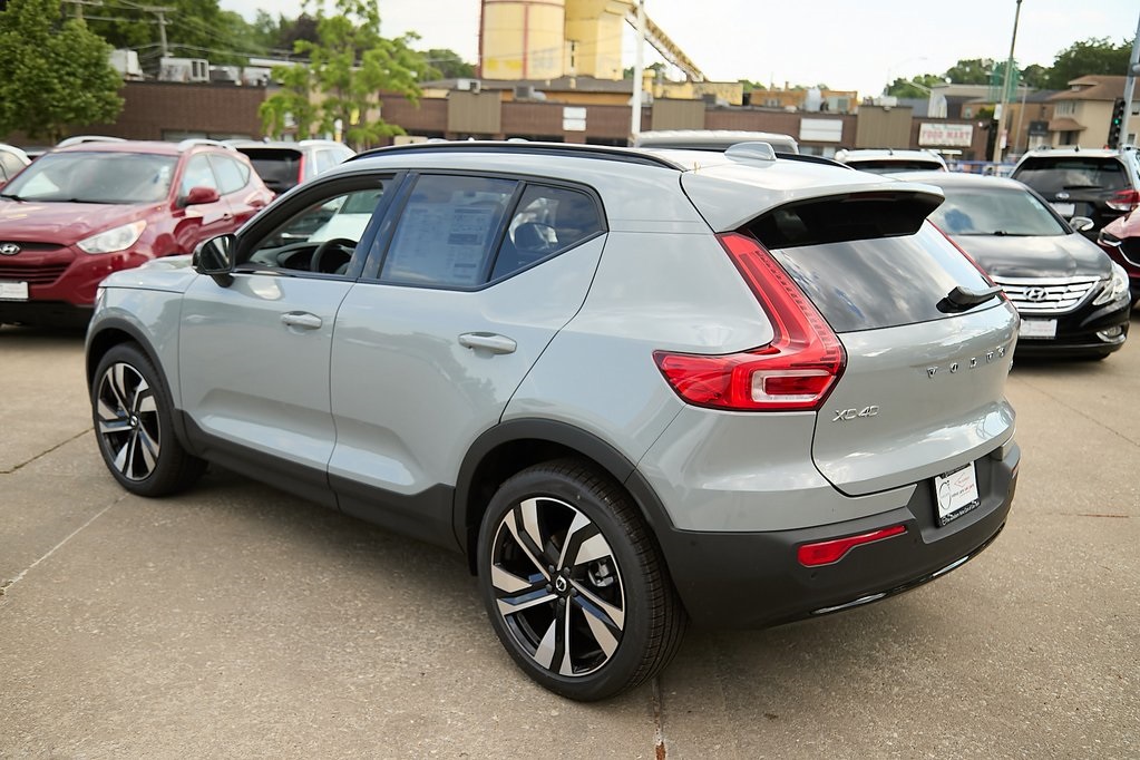 2025 VOLVO XC40 - Image 6