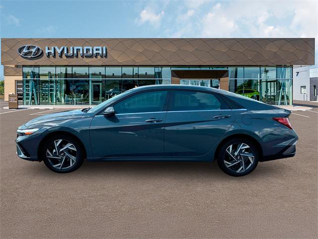2025 Hyundai Elantra Limited photo 3