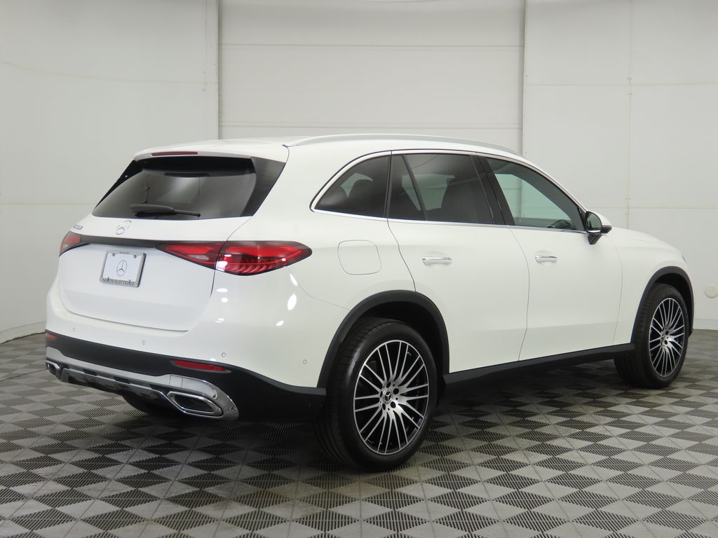 2025 Mercedes Benz GLC 300 photo 4