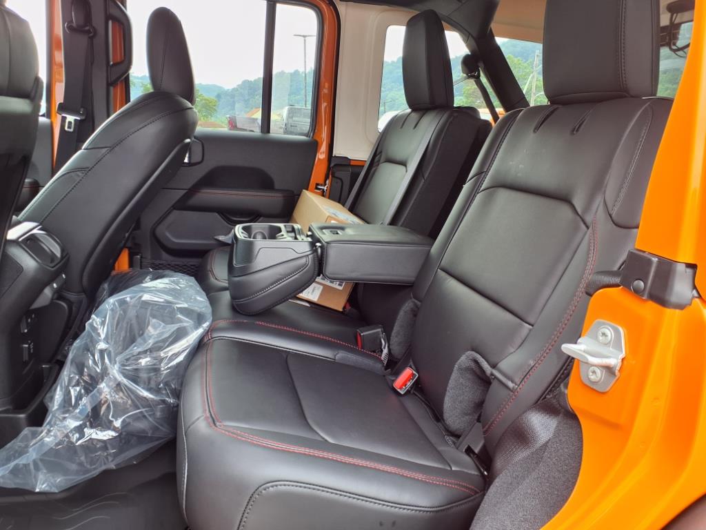 2025 Jeep Wrangler Rubicon photo 6
