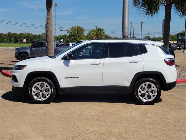 2025 Jeep Compass Latitude photo 3