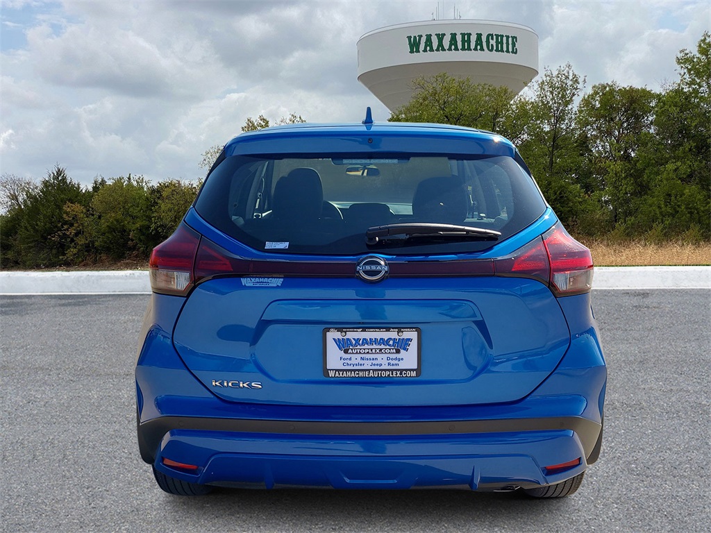2024 Nissan Kicks S photo 3
