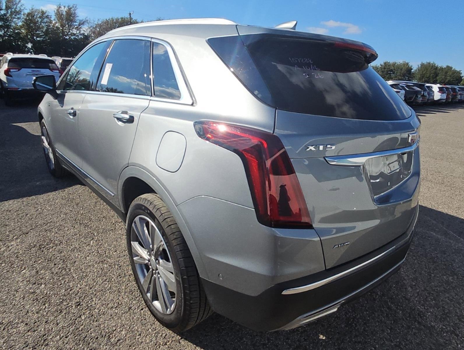 2025 Cadillac XT5 Premium Luxury photo 2