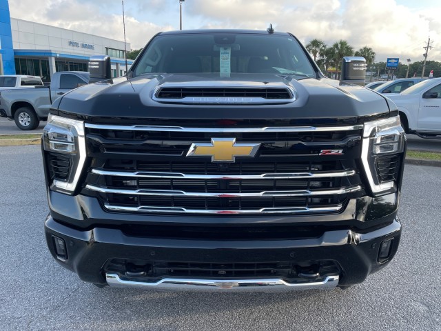 2025 Chevrolet Silverado 2500HD LT photo 2
