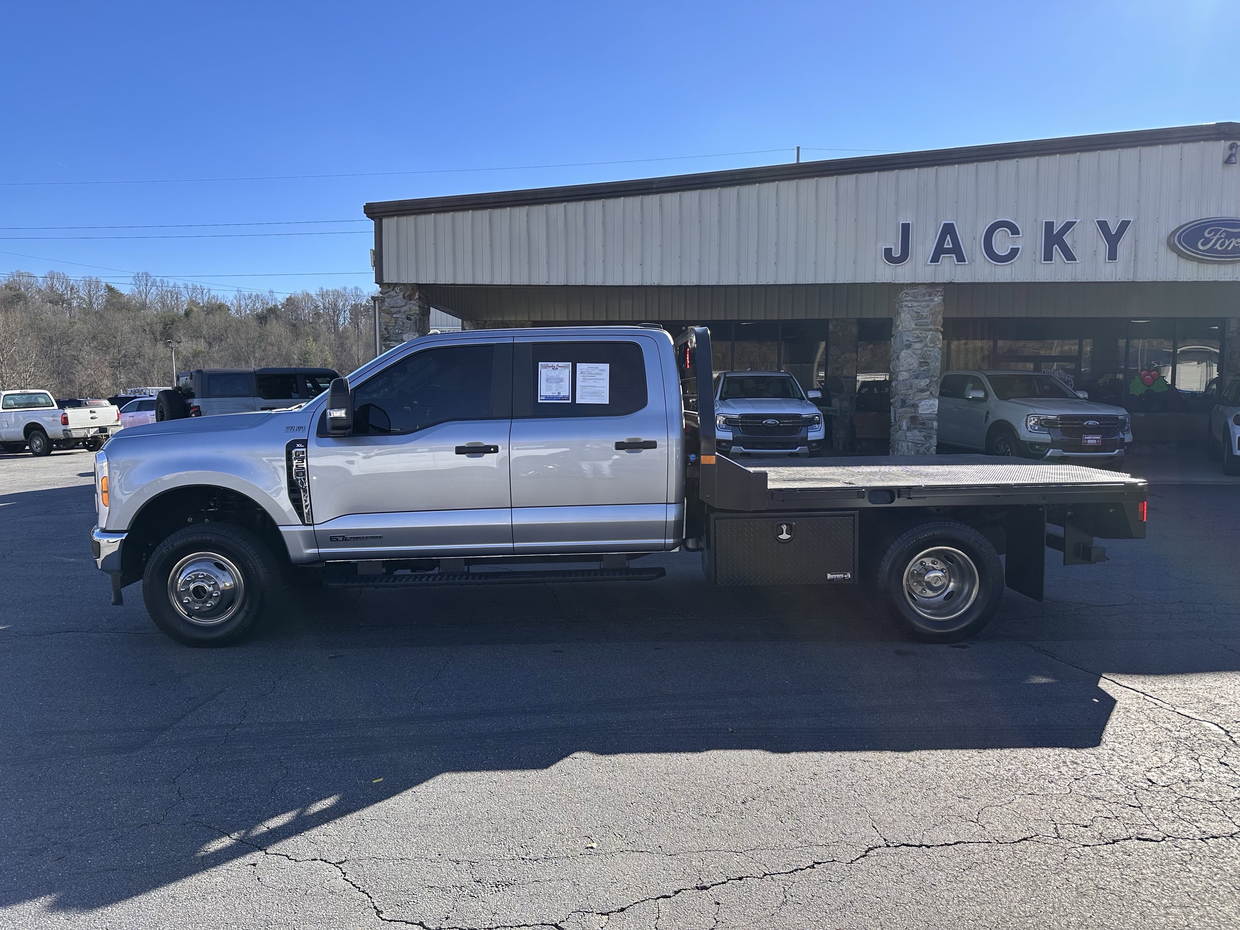 2023 Ford F-350 Super Duty Chassis Cab XL's photo
