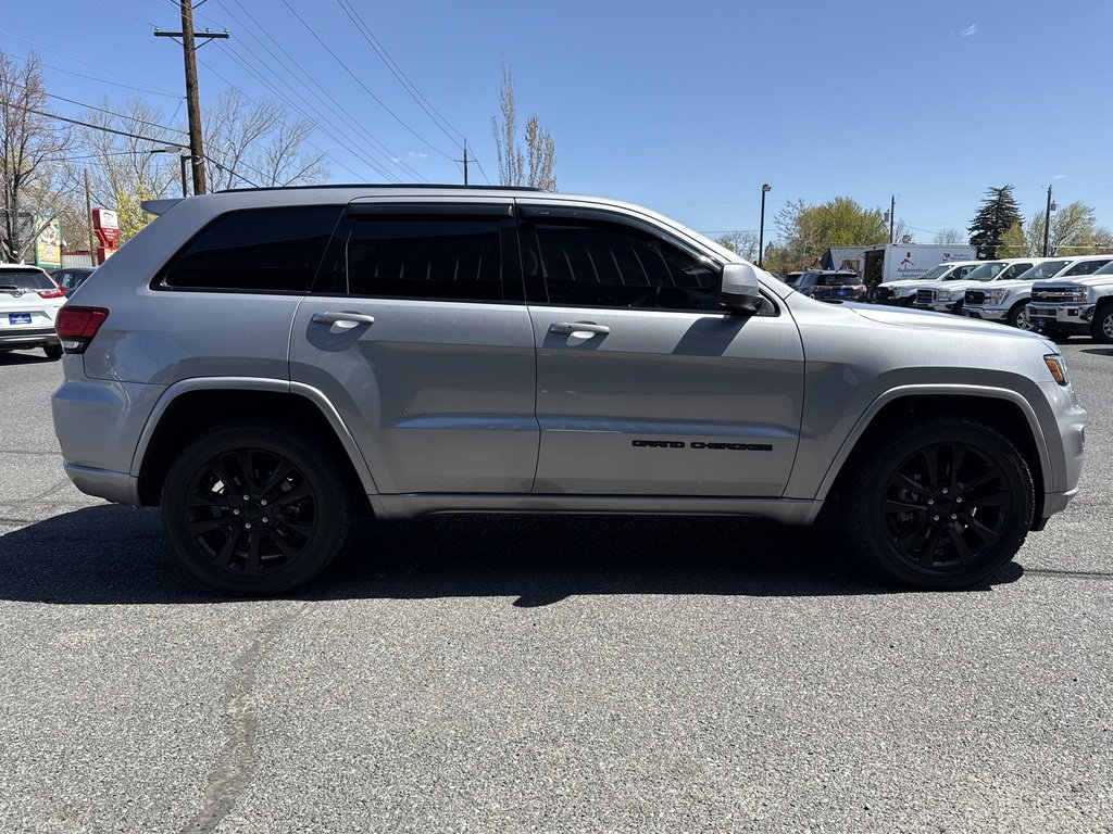 2018 Jeep Grand Cherokee Altitude photo 3