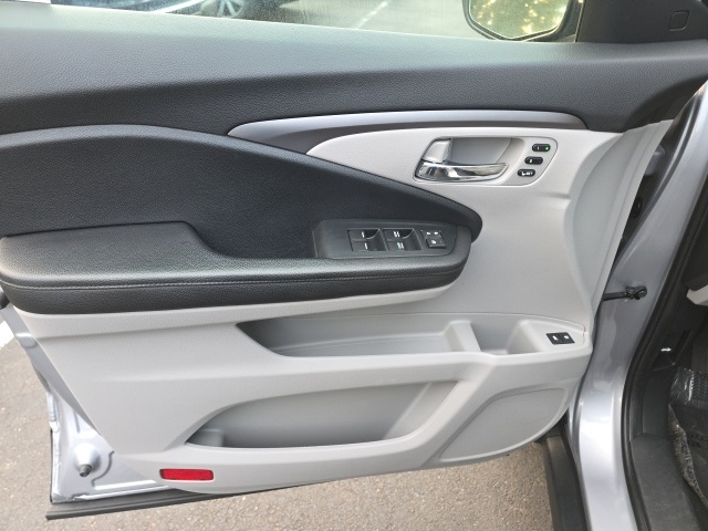 2022 Honda Pilot Special Edition photo 3