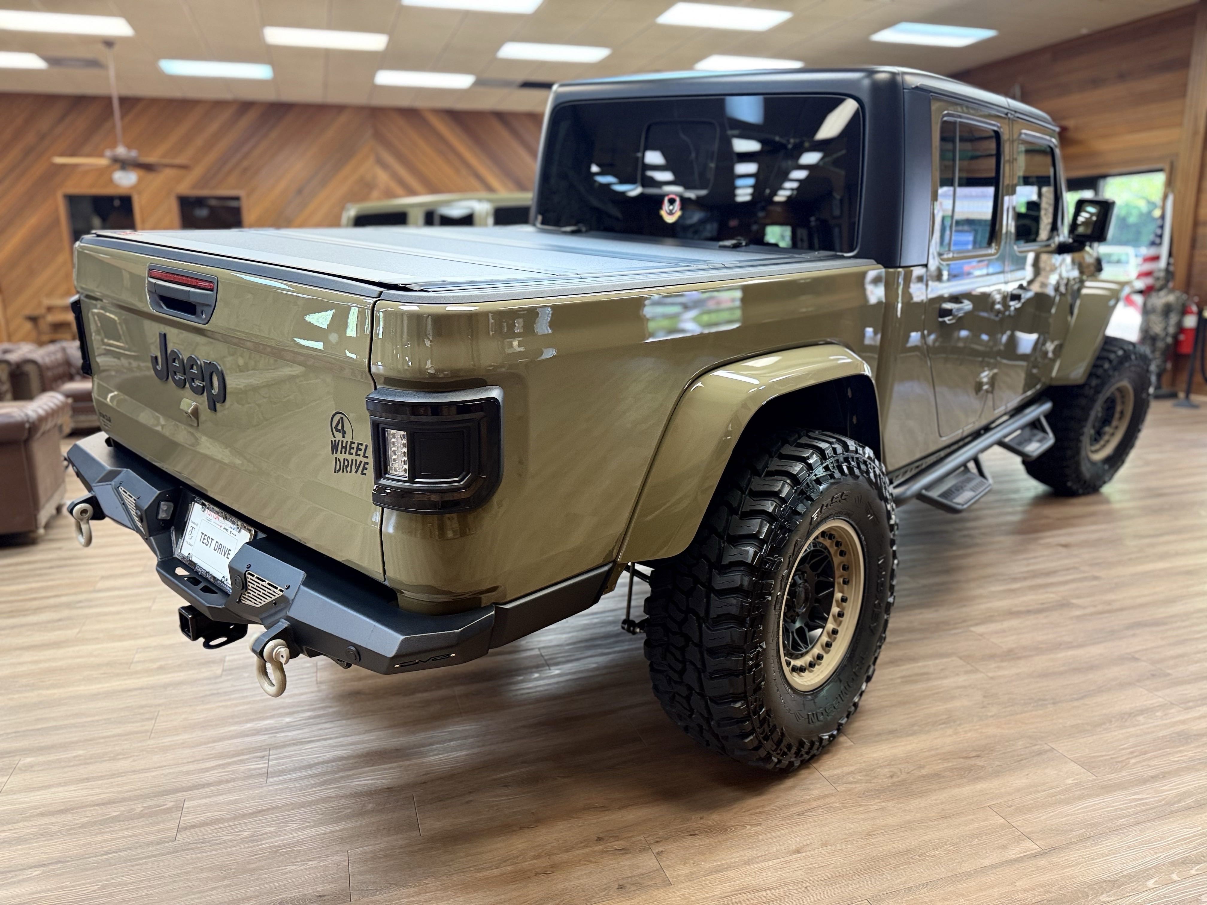 2025 Jeep Gladiator Willys photo 3
