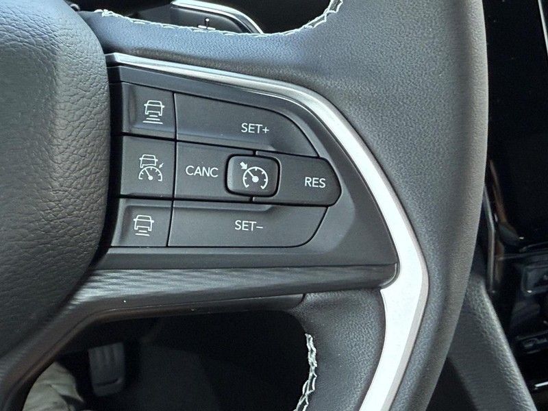 2025 Jeep Grand Cherokee Laredo X photo 13
