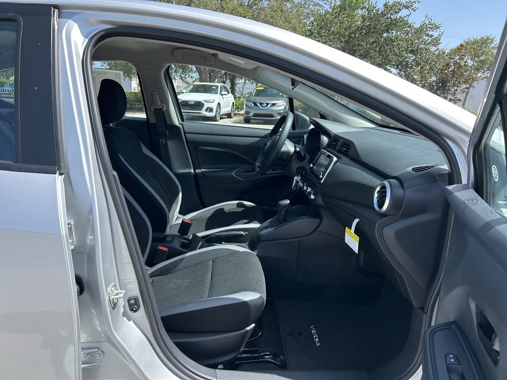 2025 Nissan Versa S photo 29