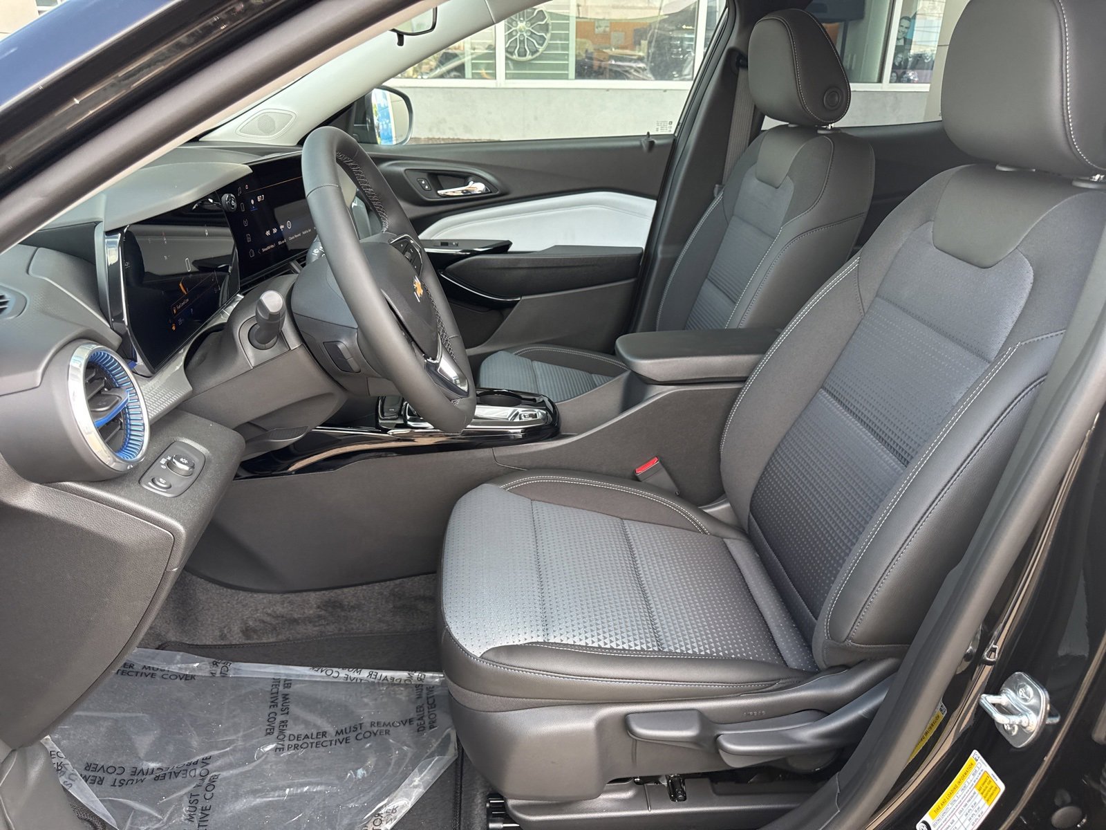 2025 Chevrolet Trax LT photo 14