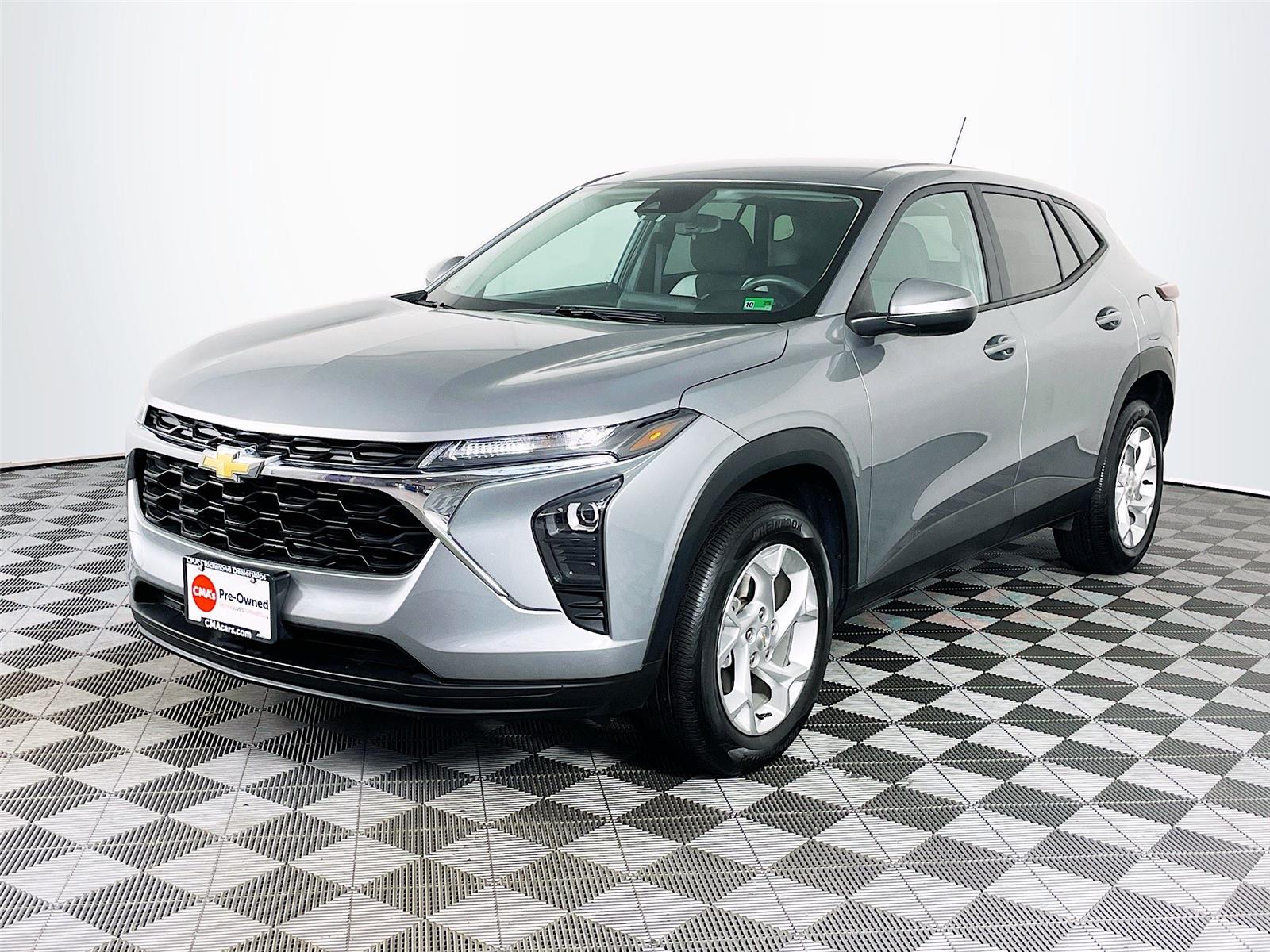 2024 Chevrolet Trax LS photo 3