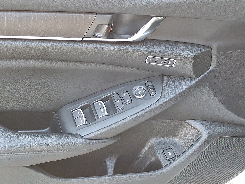 2021 Honda Accord EX-L photo 12