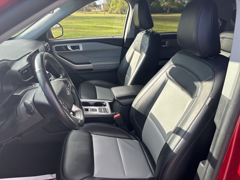 2022 Ford Explorer XLT photo 19