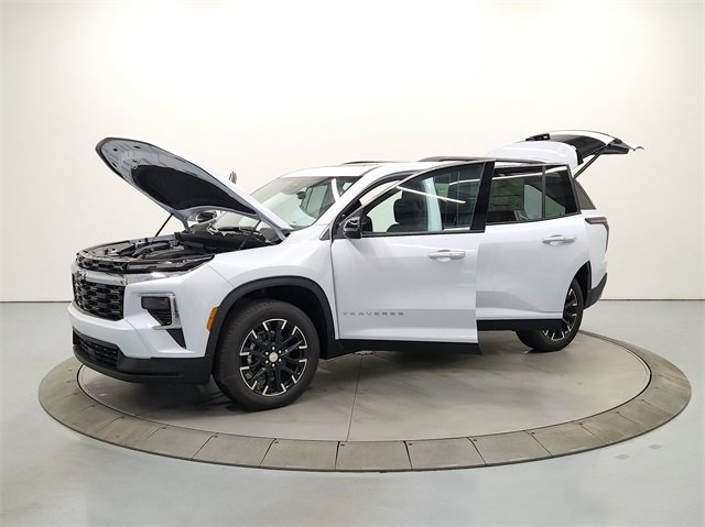 2026 Chevrolet Traverse photo 3