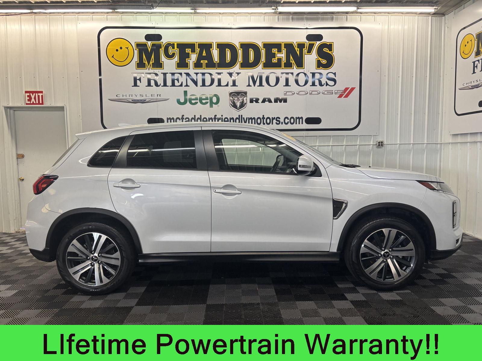 2024 Mitsubishi Outlander SE's photo