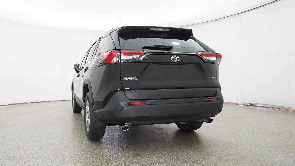2025 Toyota RAV4 XLE photo 13