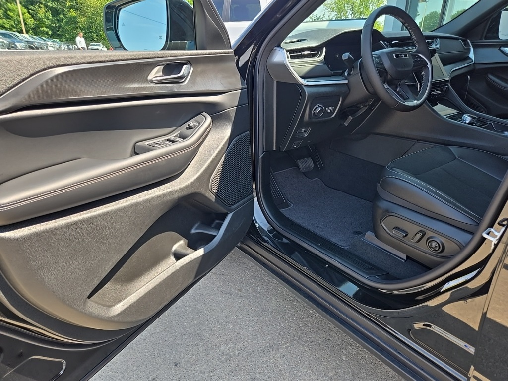 2025 Jeep Grand Cherokee Altitude X photo 26