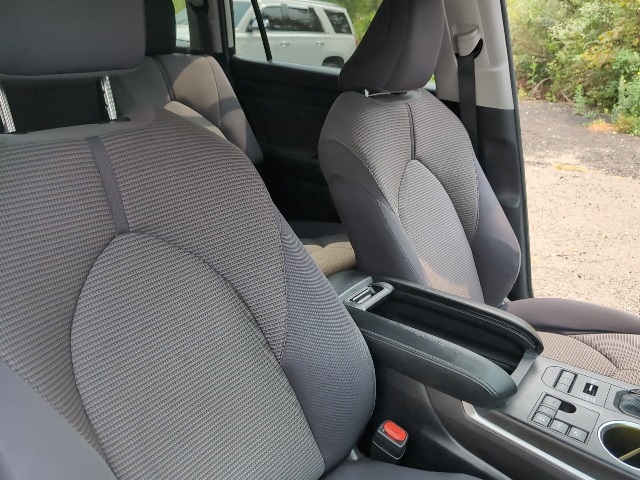 2024 Toyota Highlander LE photo 43