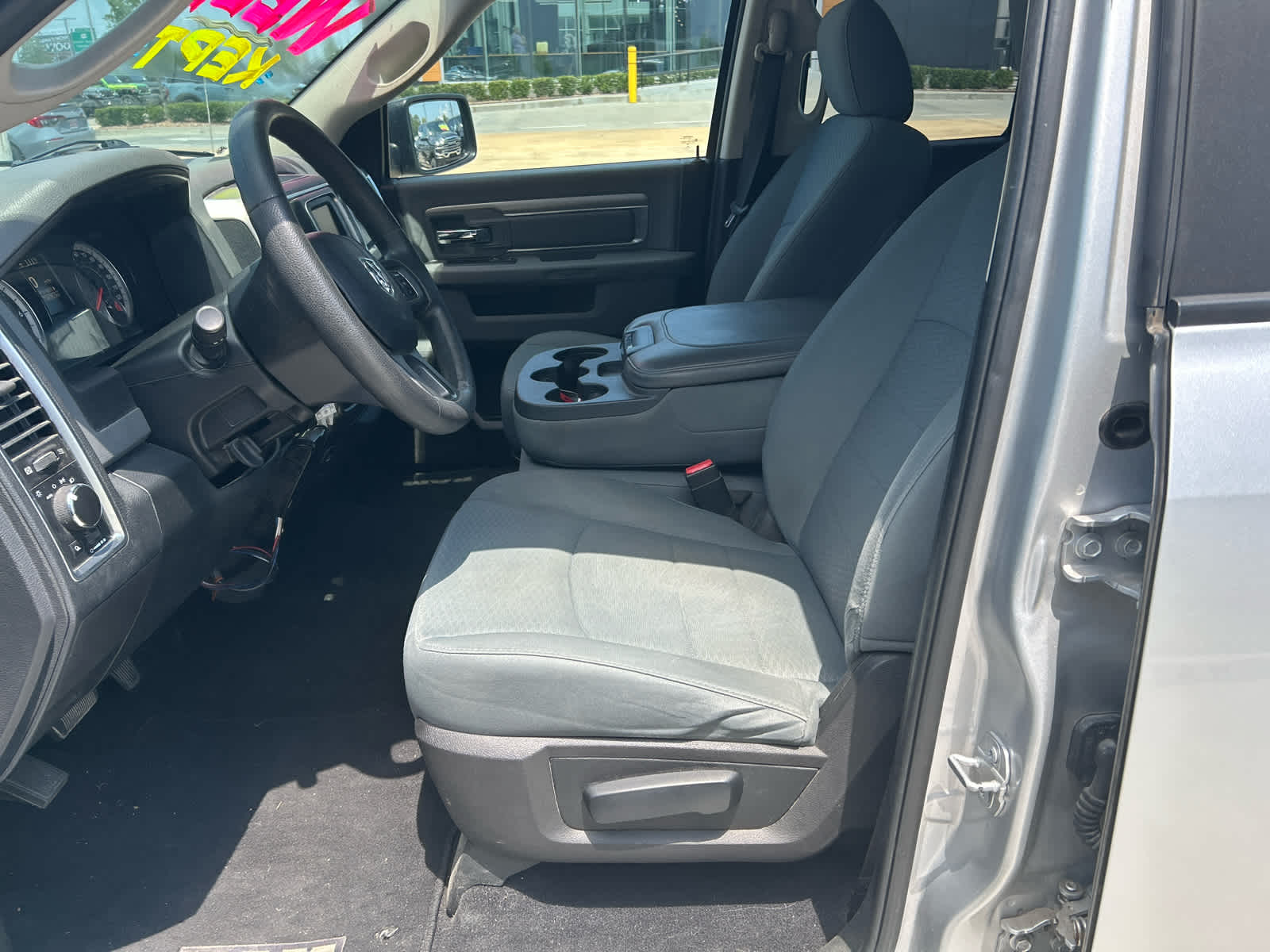 2017 Ram 1500 SLT photo 8