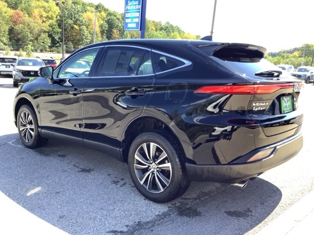 2023 Toyota Venza LE photo 3