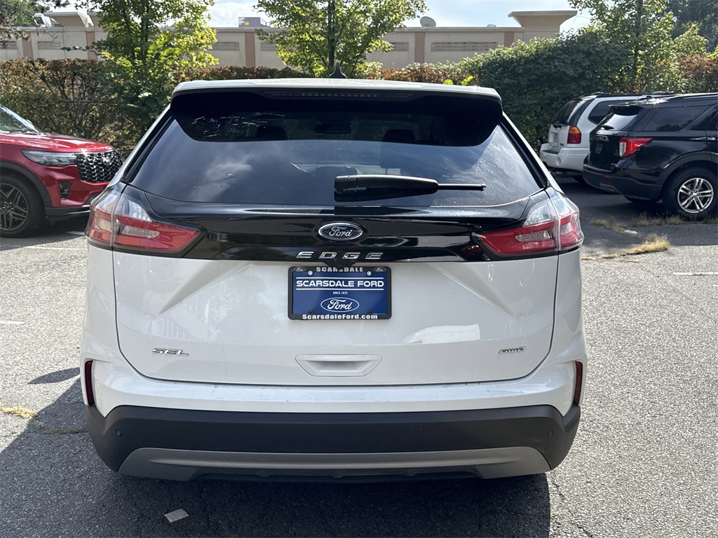 2022 Ford Edge SEL photo 5