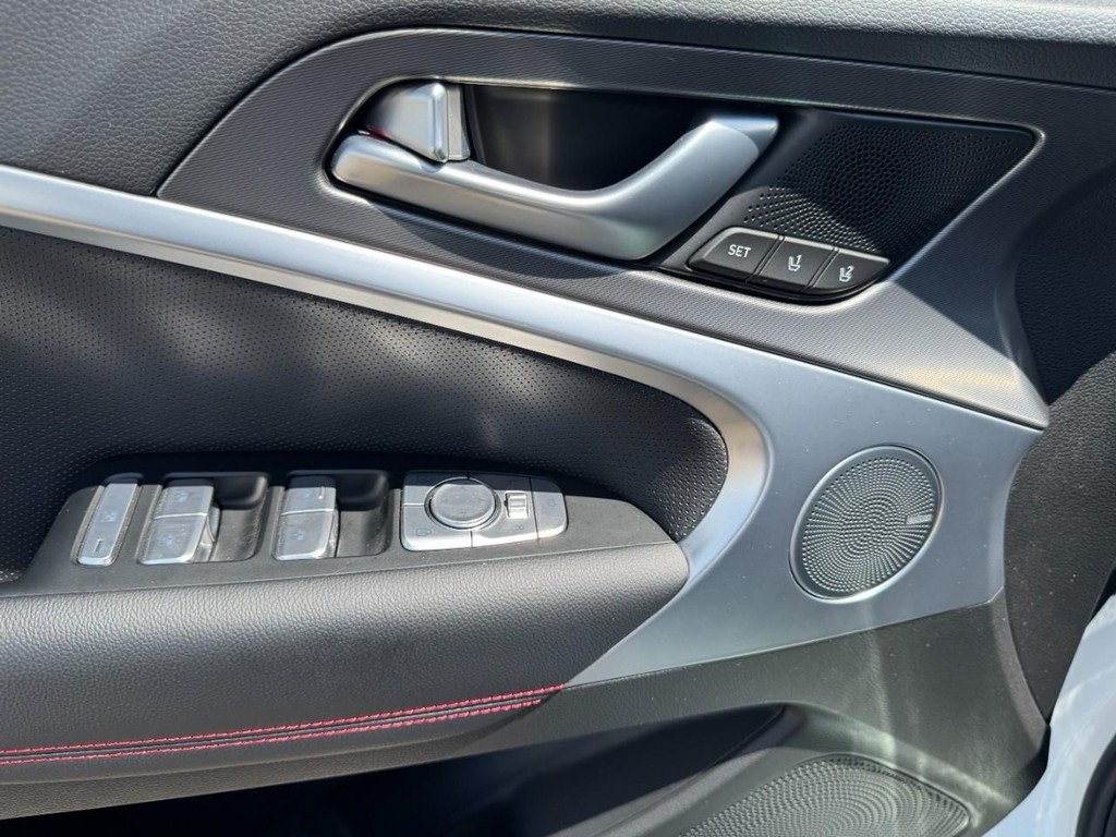 2025 Genesis G70 2.5T Sport Prestige photo 16
