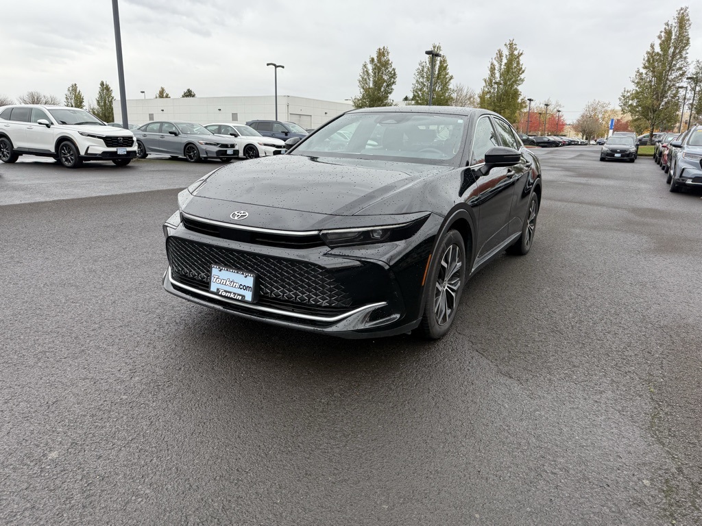 2024 Toyota Crown XLE photo 3